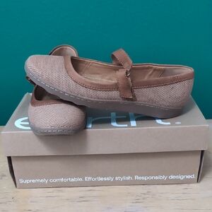 Earth Textured Tan Flats NWB